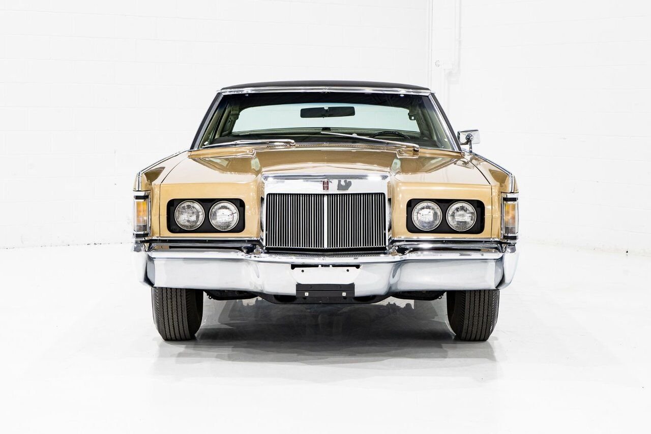1969 Lincoln Continental Only 687 miles from new. Unrestored example **PRICE IN USD** Gold Montreal - photo #3