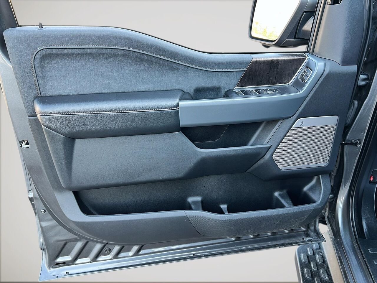 Ford F-150 Lightning LARIAT STANDARD RANGE 2023 Gris Québec - photo #10