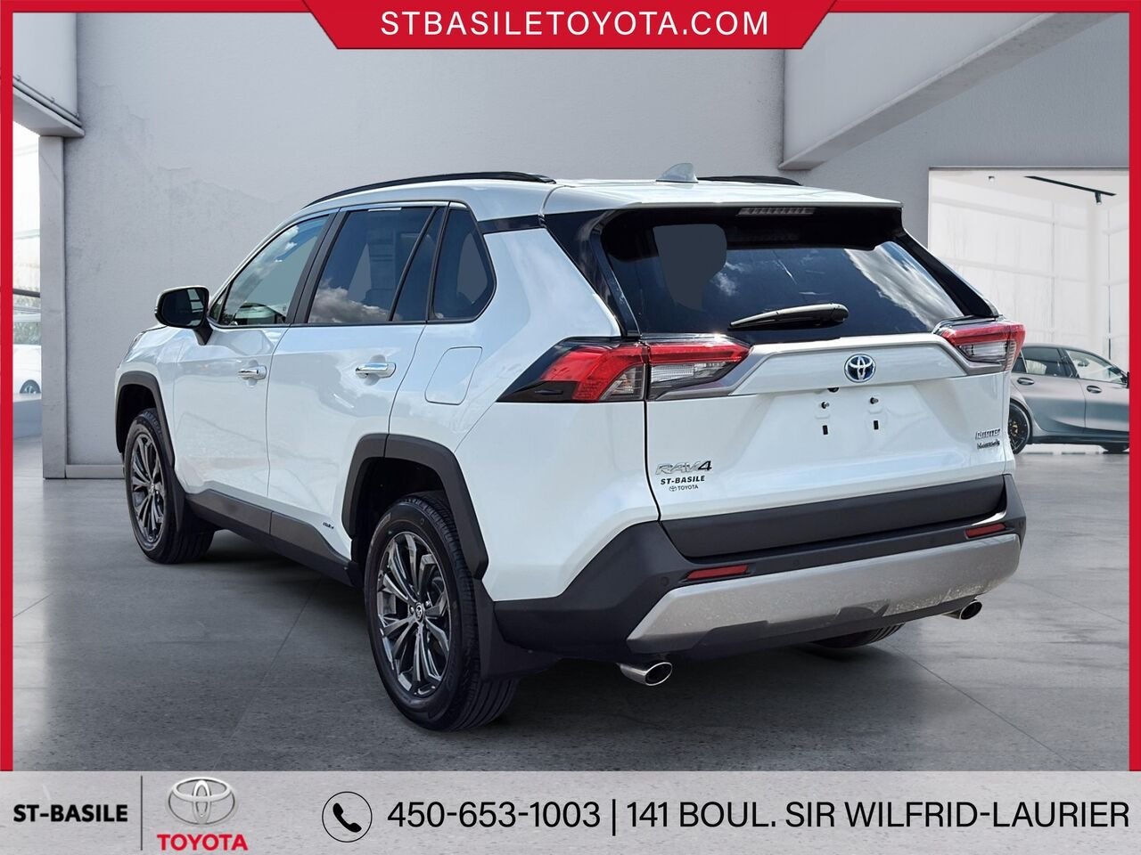 Toyota RAV4 Hybride 2023 Frisson glacé nacré Saint-Basile-le-Grand - photo #6