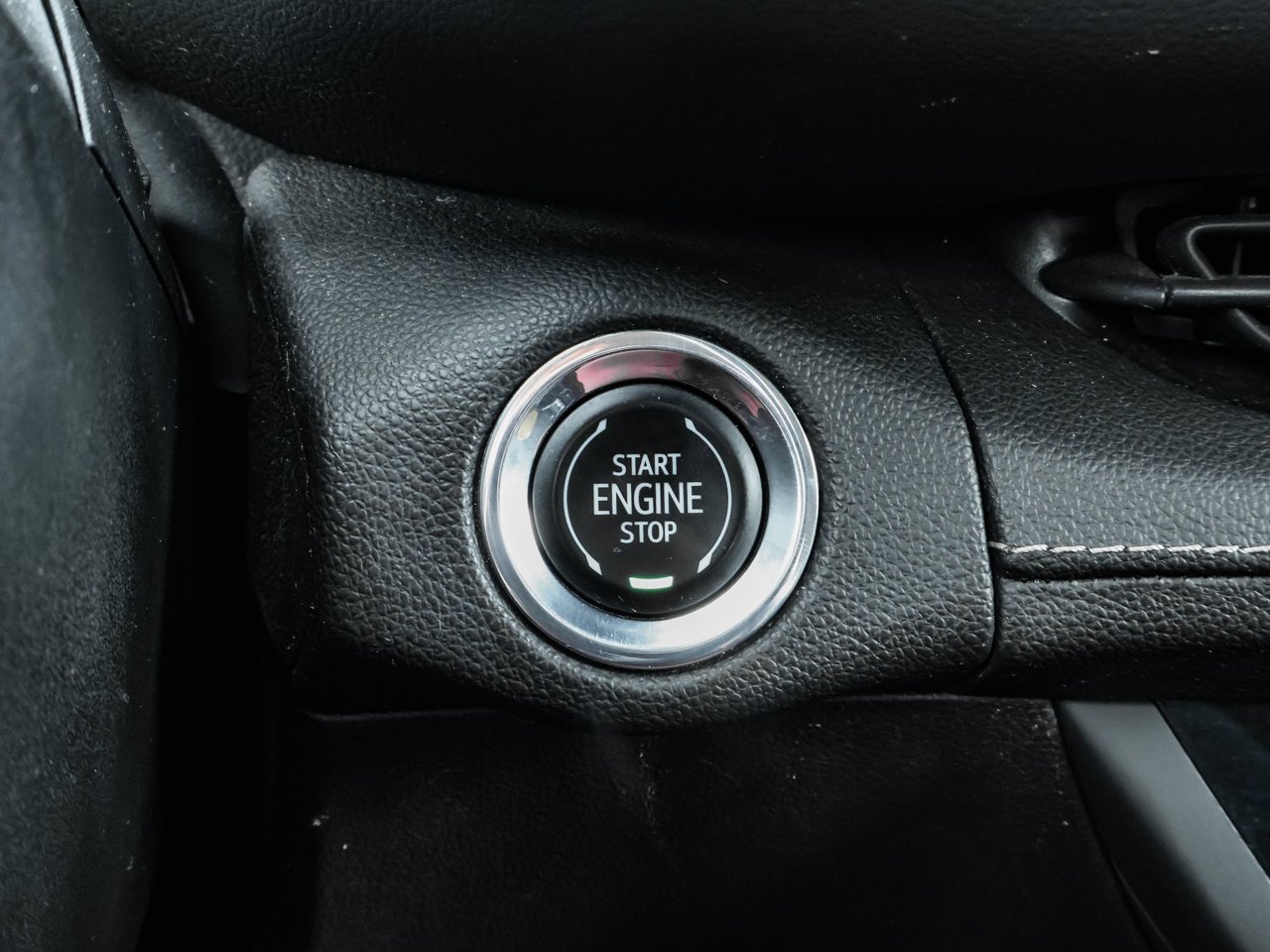 2022 Buick Envision AWD 4dr Essence Black Sherwood Park - photo #25