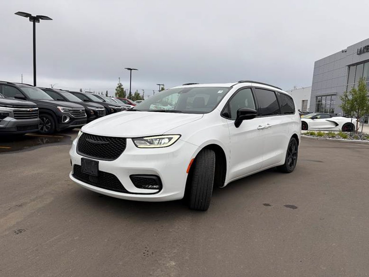 2025 Chrysler Pacifica Limited FWD White Sherwood Park - photo #2