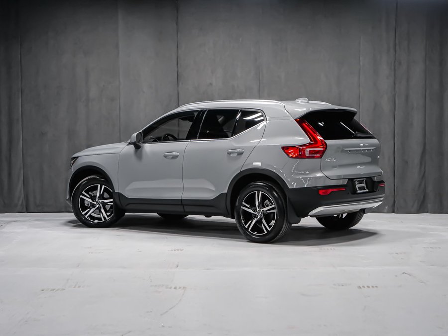 2025 Volvo XC40 B5 CORE BRIGHT CLIMATE Grey
