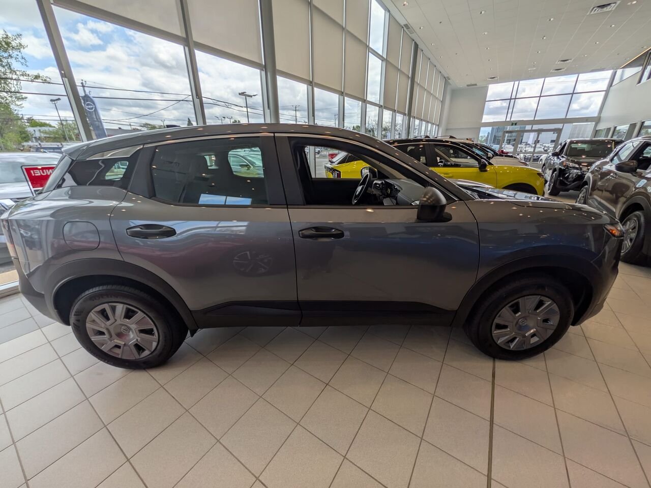 NISSAN Kicks KICKS S 2026 Gris poudre métallisé Châteauguay - photo #5