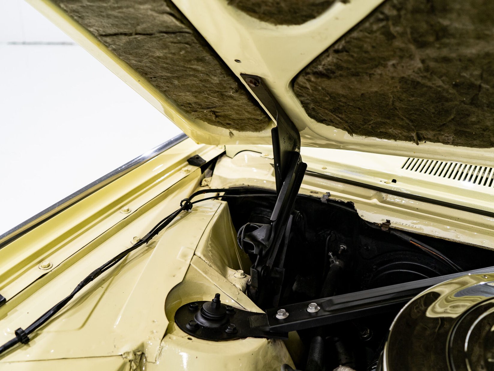 Ford Thunderbird Beautifully Presented From Older Restoration with original bill of sale 1962 Jaune Montréal - photo #55
