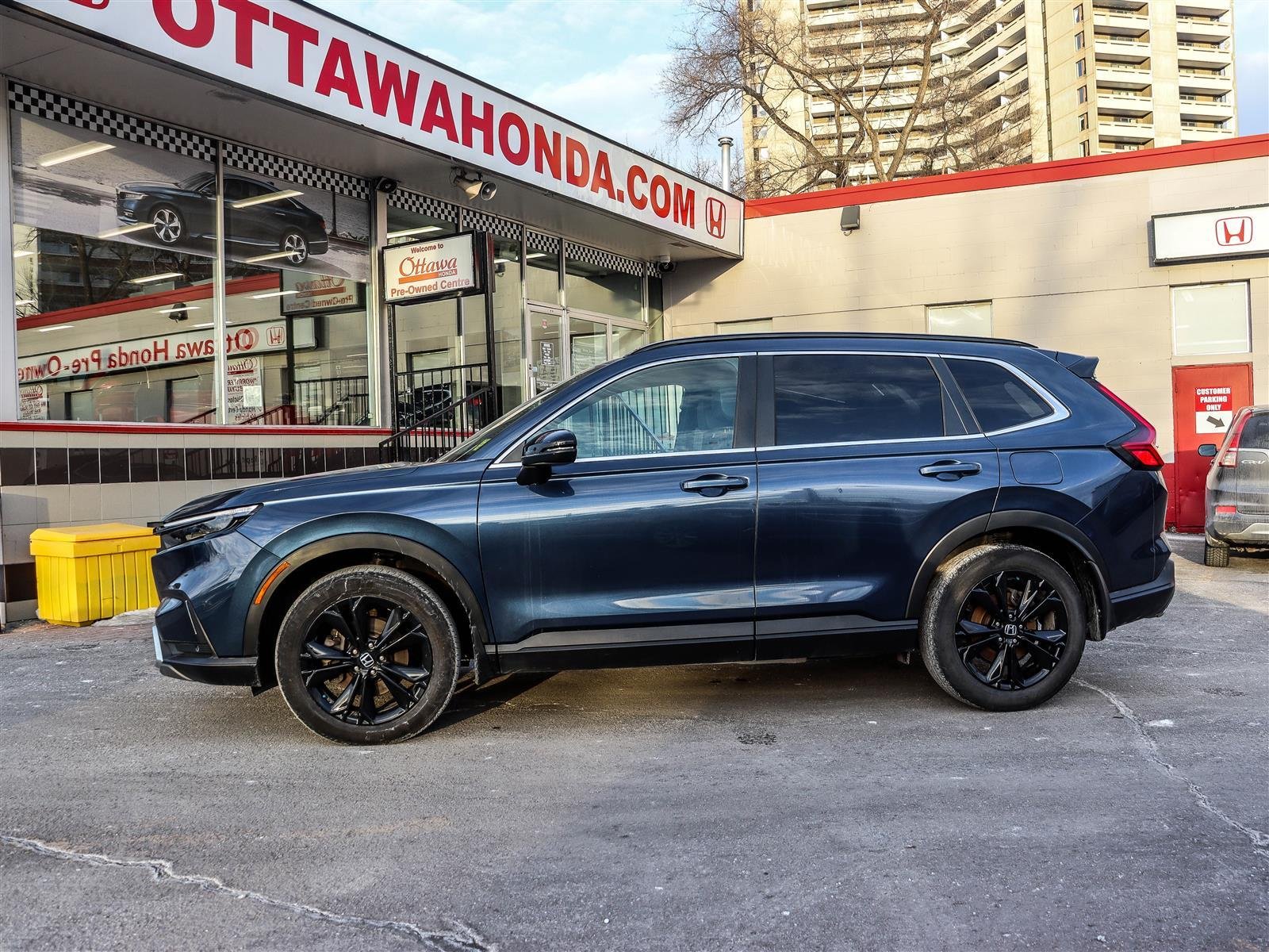 Honda CR-V hybride Touring 2023 Blue Ottawa & Gatineau - photo #4