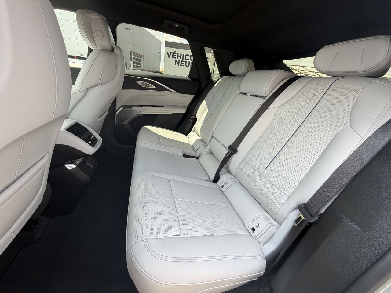 Cadillac LYRIQ LUXURY AWD FINANCEMENT À PARTIR DE 0.99% 2024 Argent Laval - photo #16