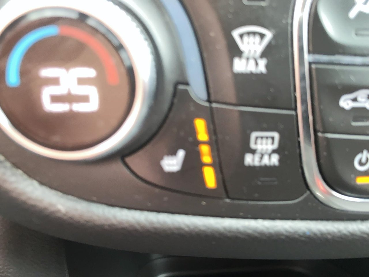 2023 Chevrolet Equinox VIN 3GNAXWEG8PL104961 White Baie-Comeau - photo #18