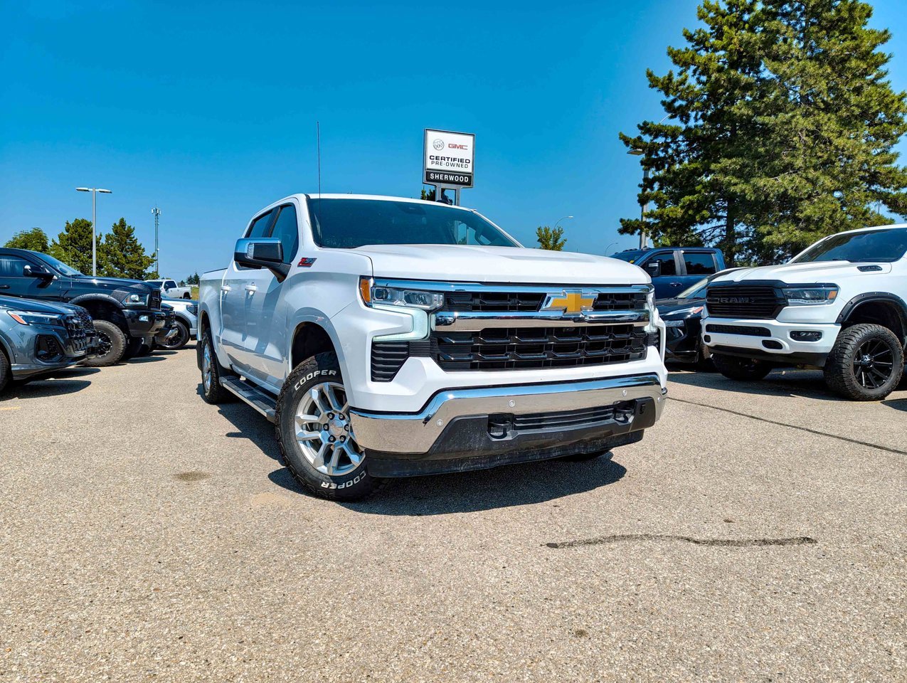 2024 Chevrolet Silverado 1500 4WD Crew Cab 147 LT White Sherwood Park - photo #1