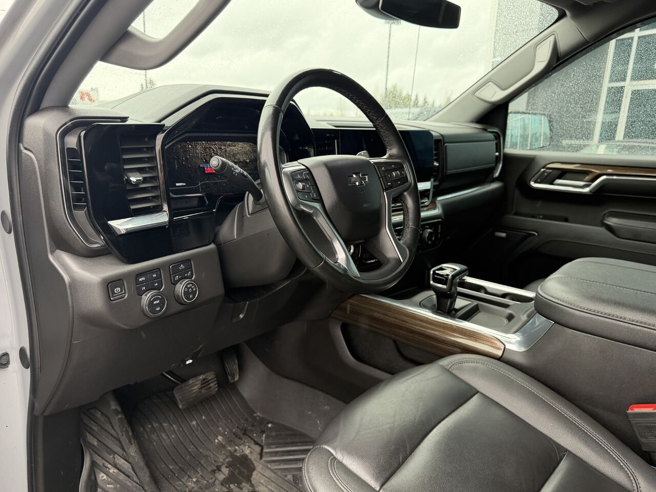 2024 Chevrolet Silverado 1500 Grey Ste-Marie - photo #10