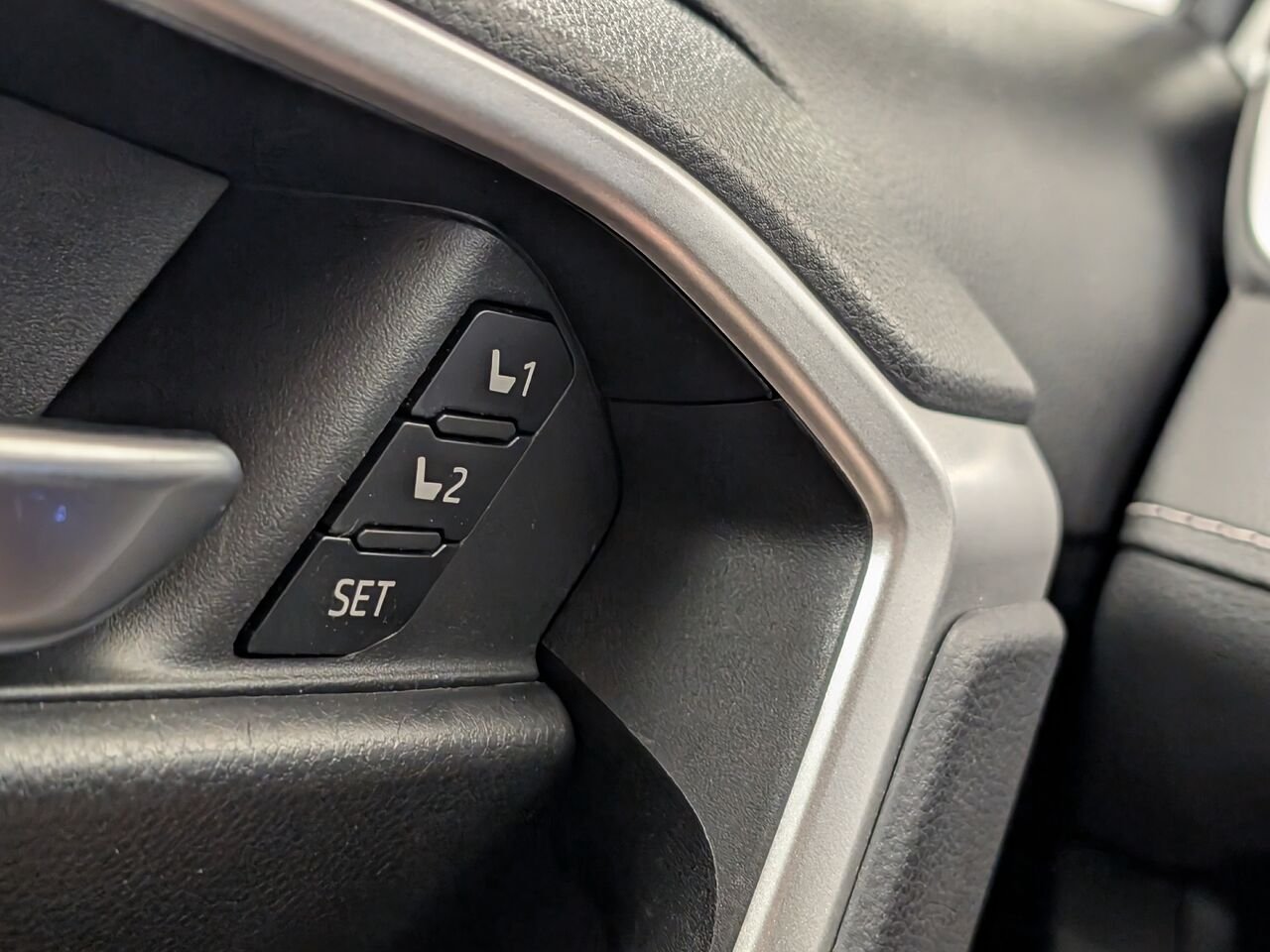 TOYOTA RAV4 AWD XLE 5486 km SEULEMENT Toit Ouvrant à voir!! 2022 Blanc Sherbrooke - photo #20