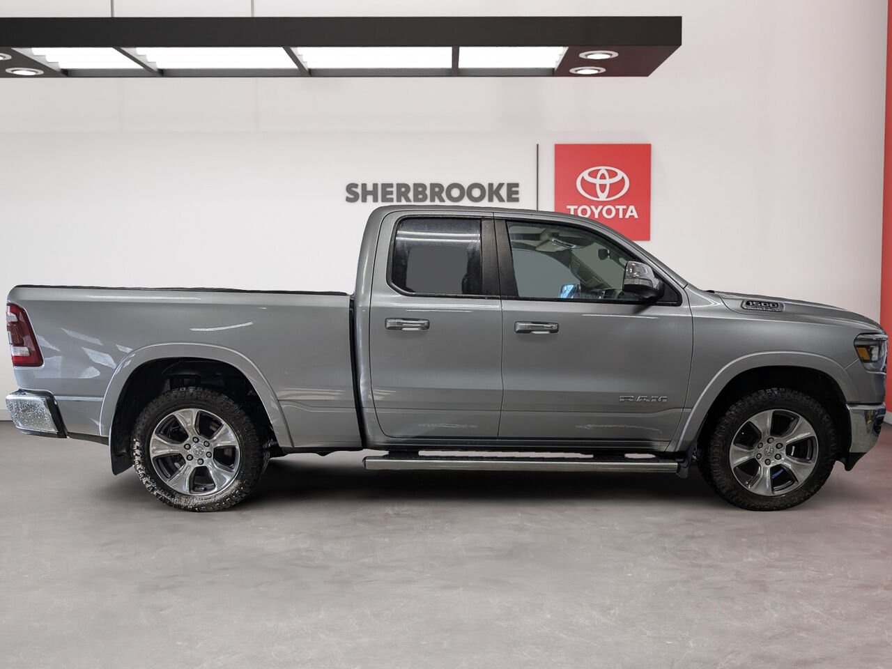 2019 Ram 1500 1C6SRFDT8KN573070 Silver Sherbrooke - photo #1
