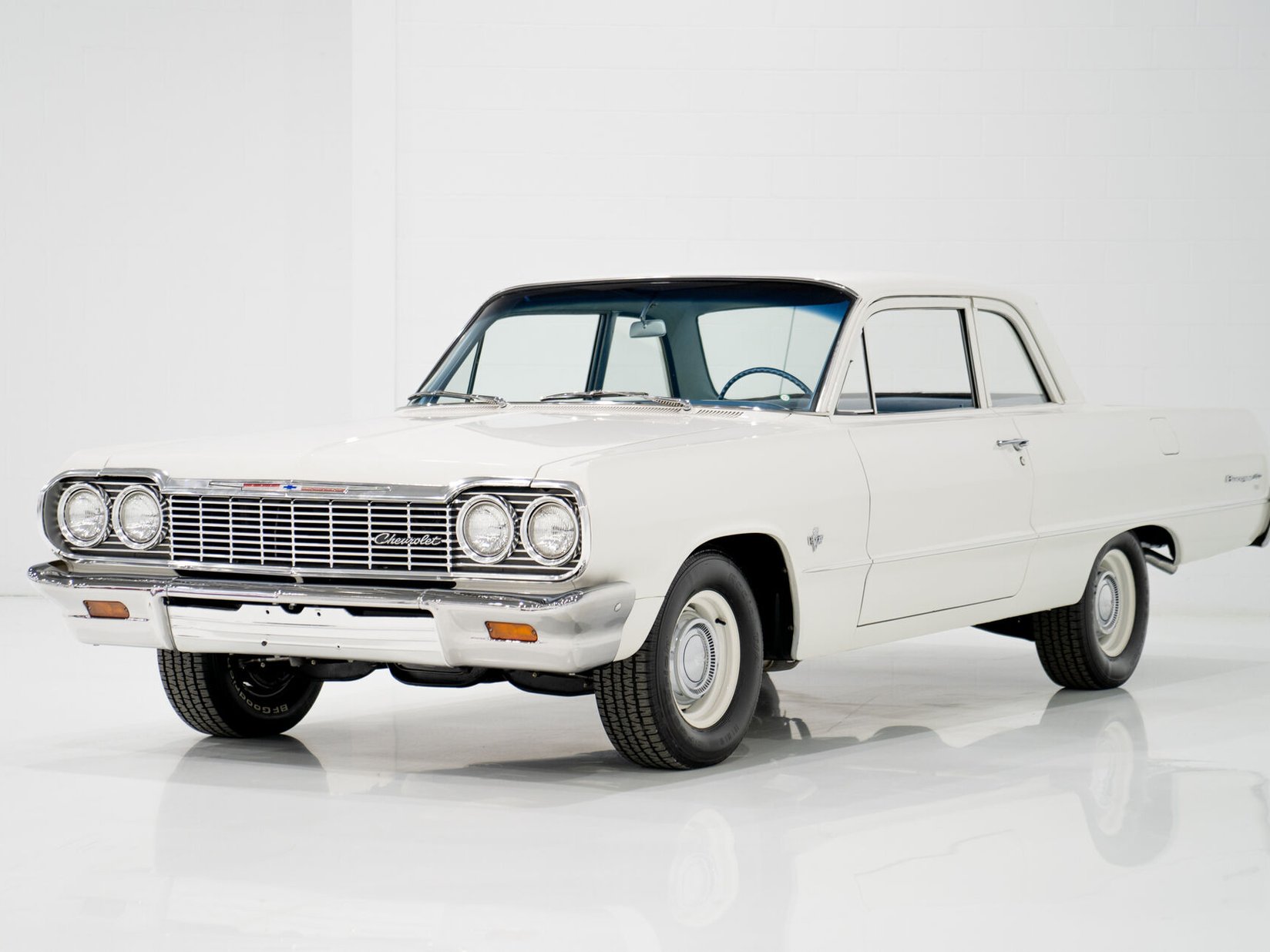 Chevrolet Biscayne Matching 409 / 425HP Transmission 4 Vitesse Complètement Entièrement restauré **PRIX EN USD** 1964 Blanc Montréal - photo #23