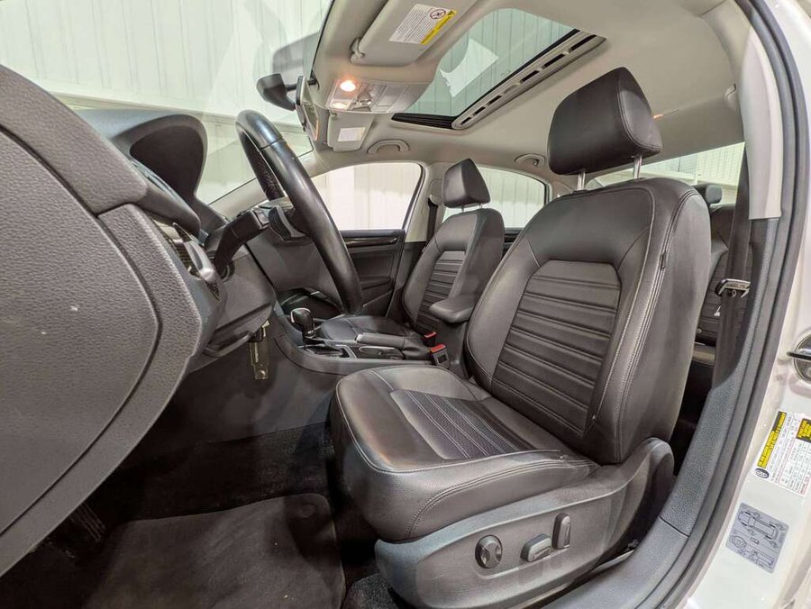 2014 Volkswagen Passat White