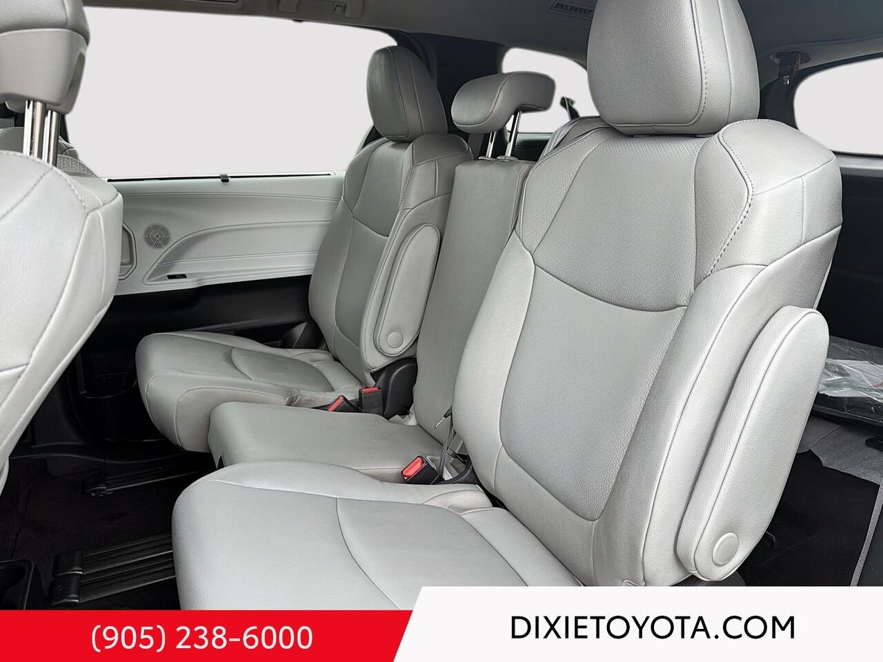 2025 Toyota Sienna Hybrid XLE FWD / CLEAN CARFAX / HEATED SEATS / MOONROOF / ALLOY WHEELS / CARPLAY AND ANDROID AUTO Black Mississauga - photo #19