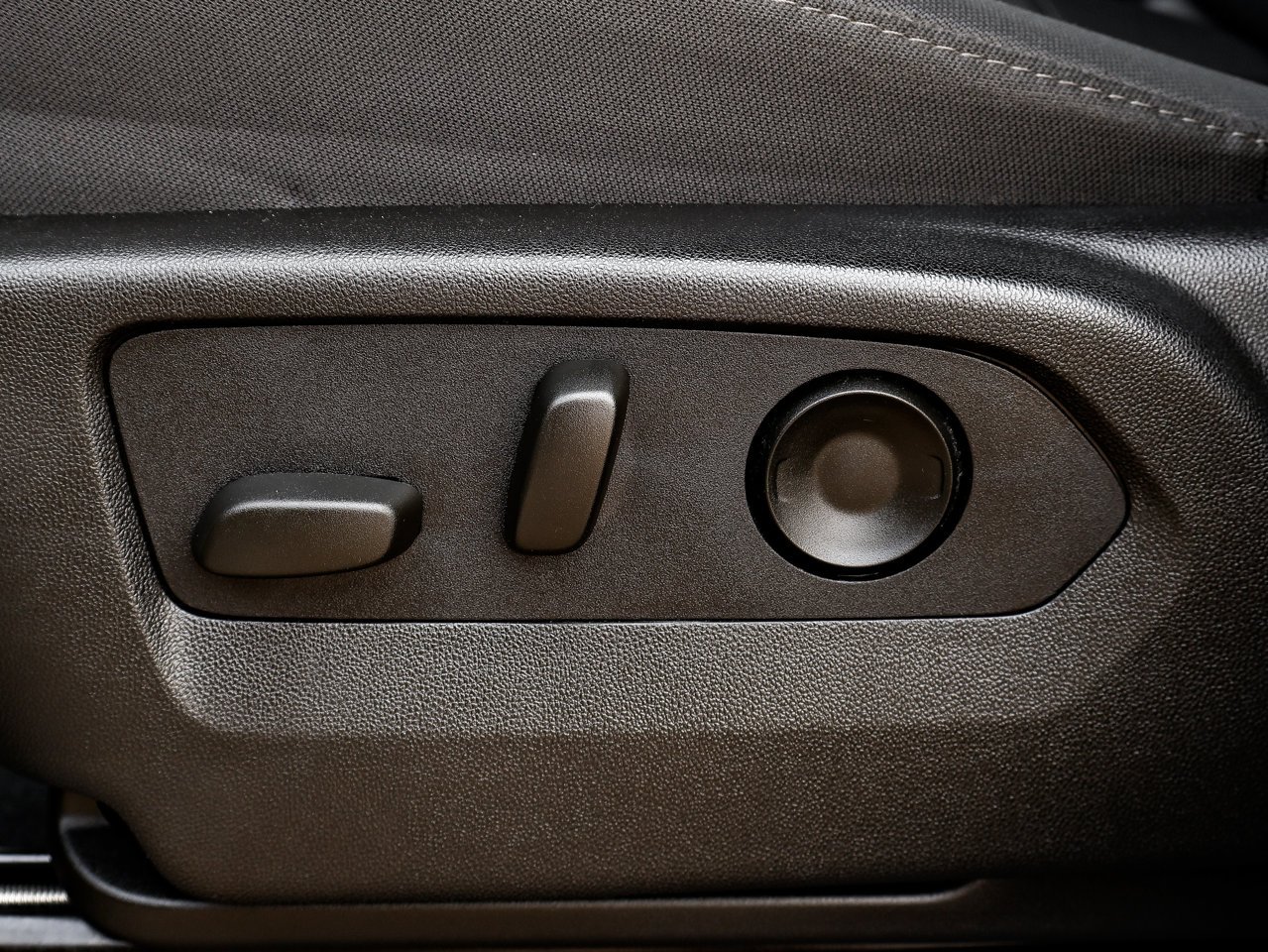 2024 Chevrolet Silverado 1500 4WD Crew Cab 147 RST Grey Sherwood Park - photo #18