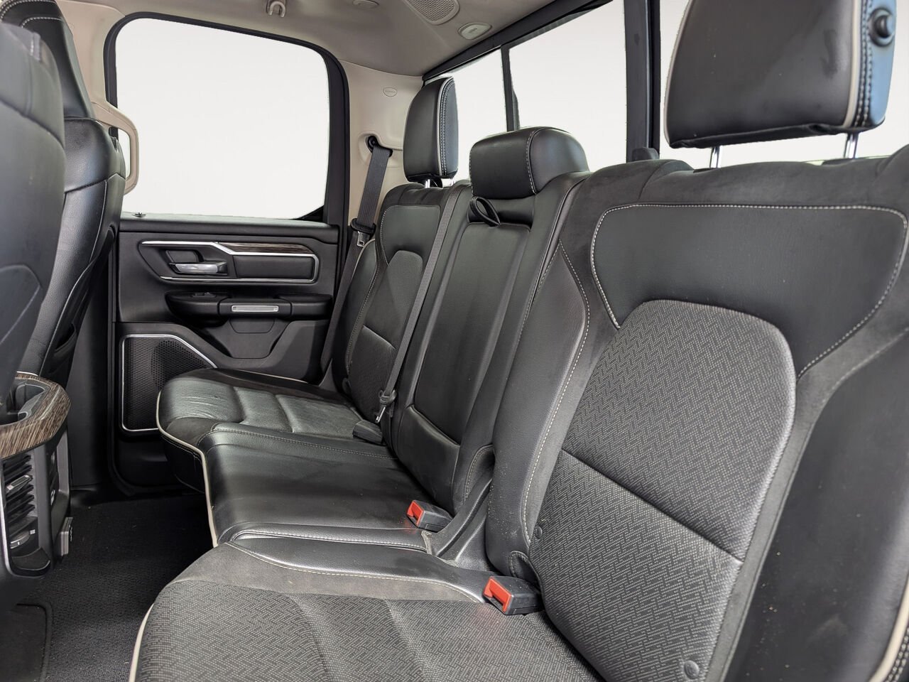 2019 Ram 1500 1C6SRFDT8KN573070 Silver Sherbrooke - photo #6