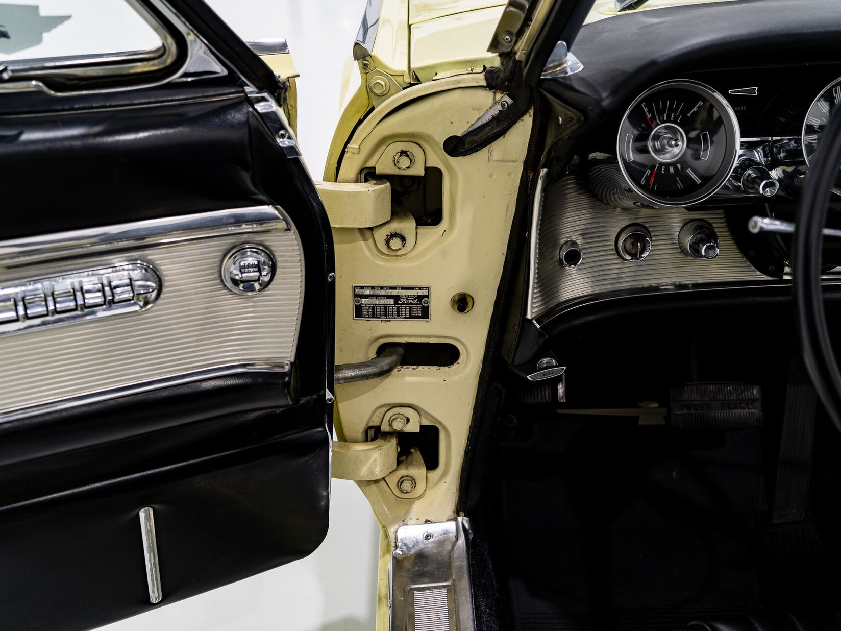 Ford Thunderbird Beautifully Presented From Older Restoration with original bill of sale 1962 Jaune Montréal - photo #74