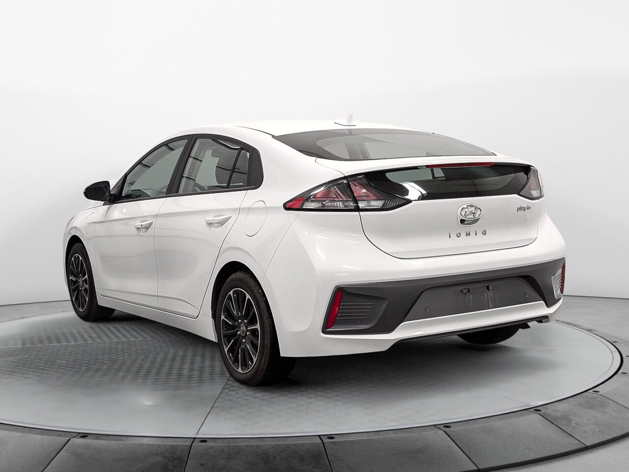 2021 Hyundai IONIQ Plug-in Hybrid Preferred Bas Kilométrage White Sherbrooke - photo #2