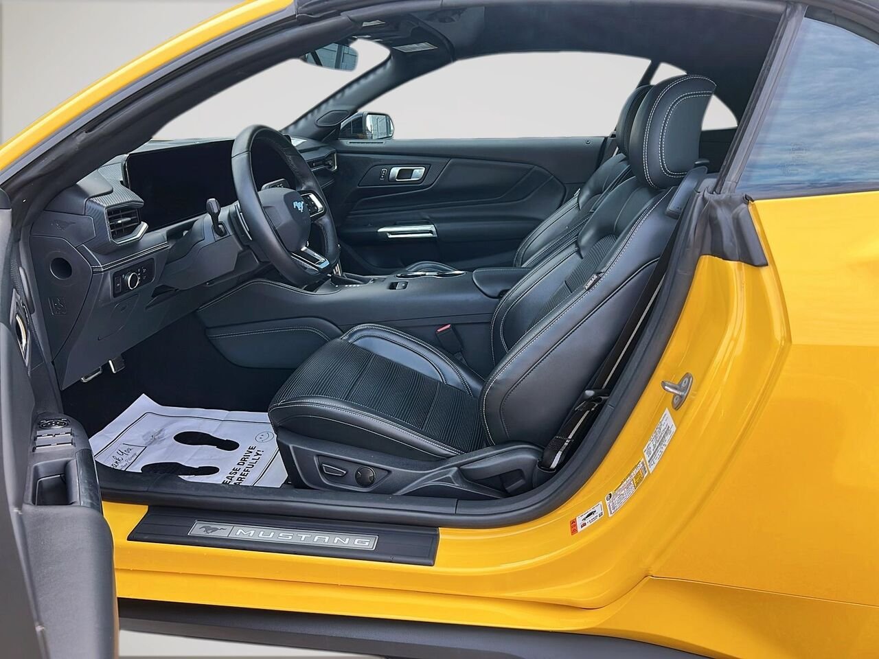 2024 Ford Mustang Yellow Québec - photo #11