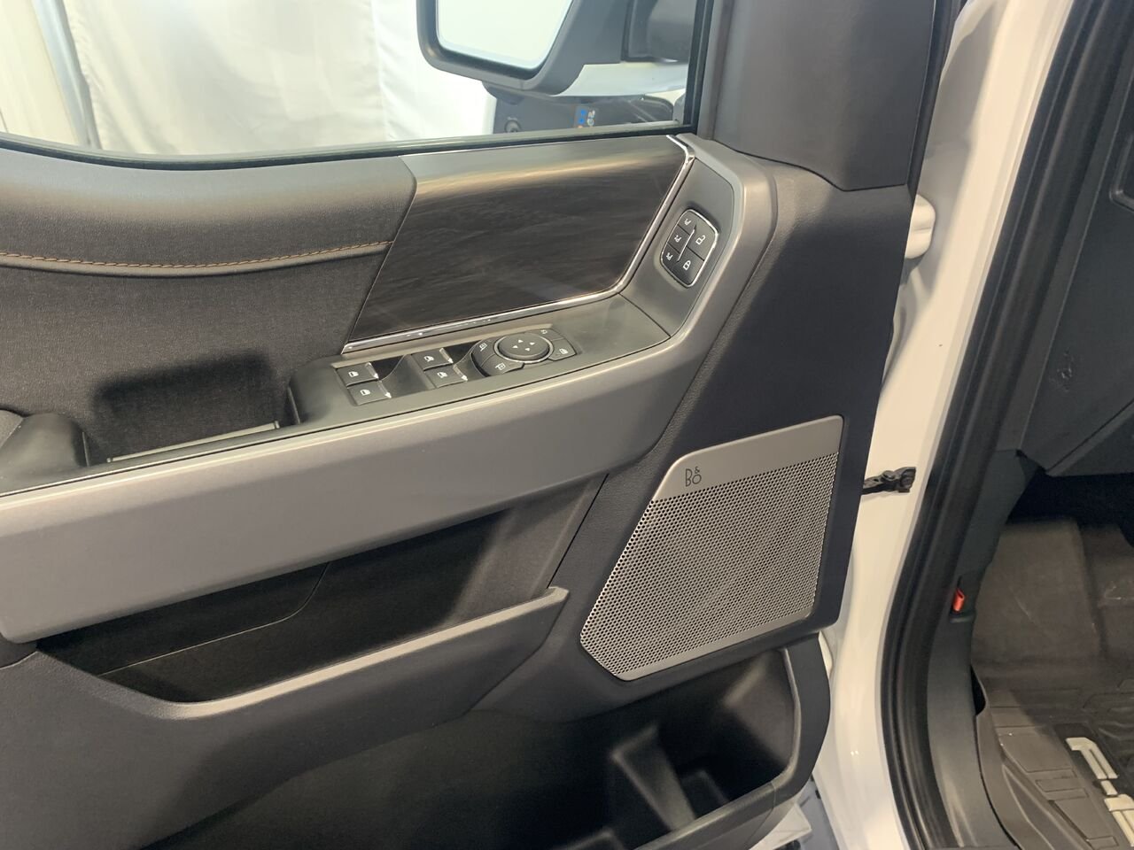 2025 Ford F-150 Lightning White Châteauguay - photo #21