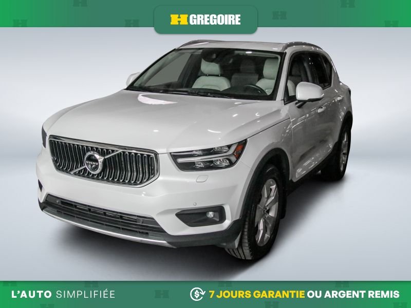 2022 Volvo XC40 White Laval - photo #1