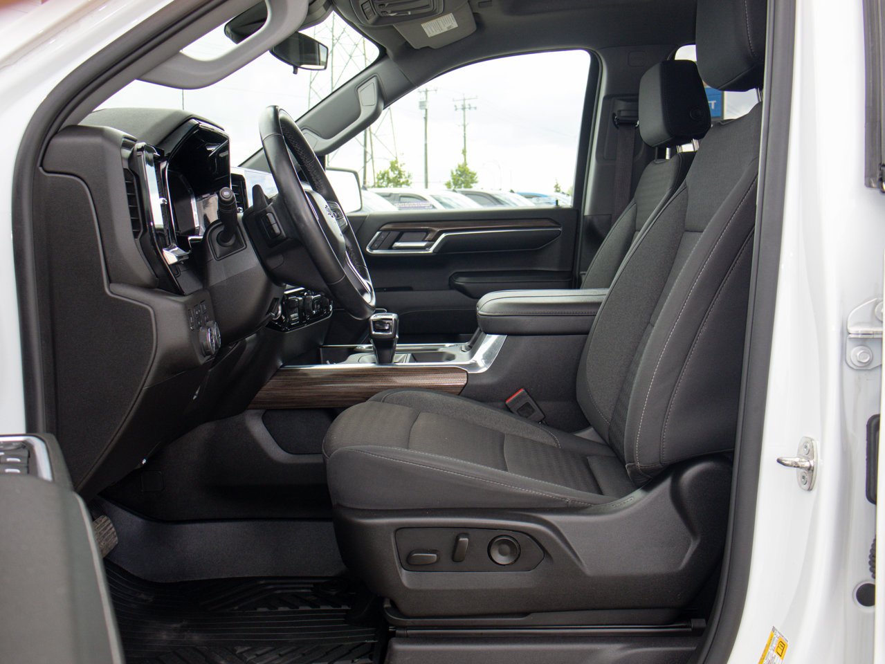 2024 Chevrolet Silverado 1500 4WD Crew Cab 147 RST White Sherwood Park - photo #17