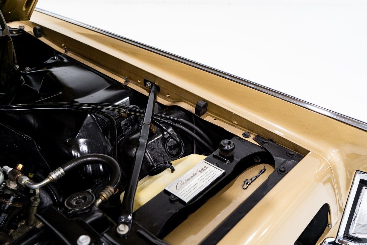 1969 Lincoln Continental Only 687 miles from new. Unrestored example **PRICE IN USD** Gold Montreal - photo #45