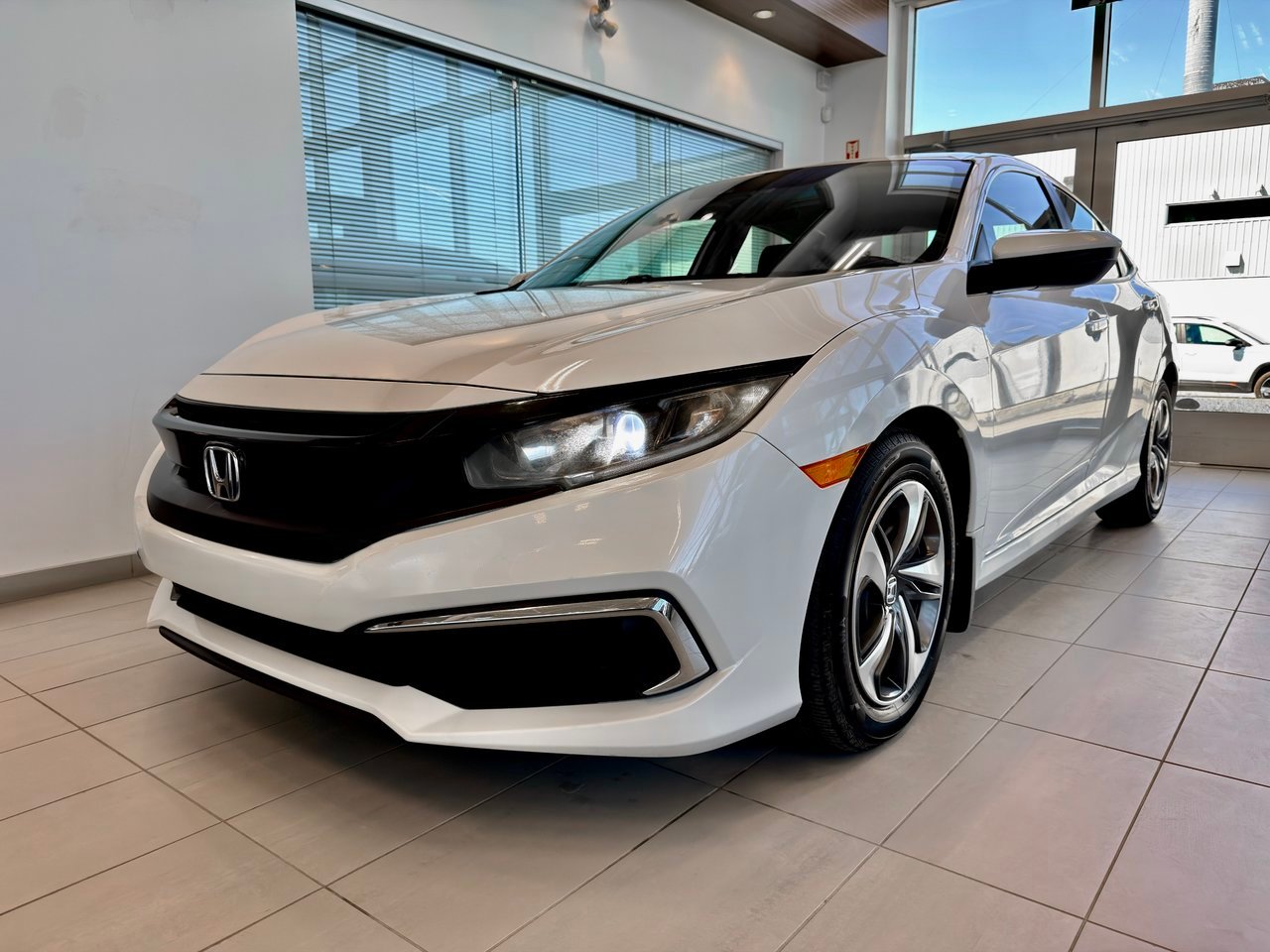 2019 Honda Civic Sedan White Notre-Dame-des-Prairies - photo #3