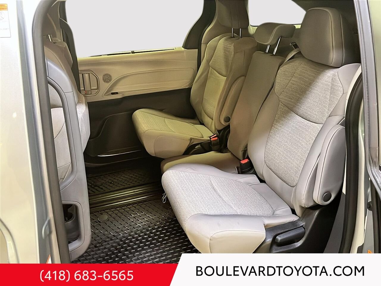 Toyota Sienna 100068A-76 | LE, AWD 2024 Argent céleste métallisé Québec - photo #17
