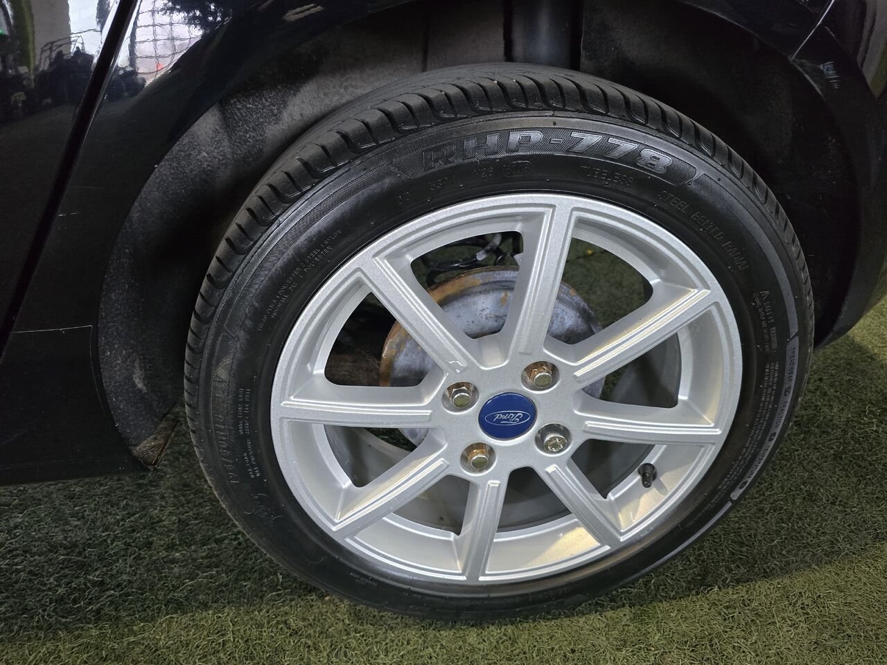 2017 Ford Fiesta Black  - photo #23