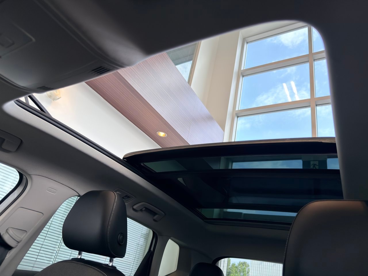 2022 Volkswagen Taos White Notre-Dame-des-Prairies - photo #16