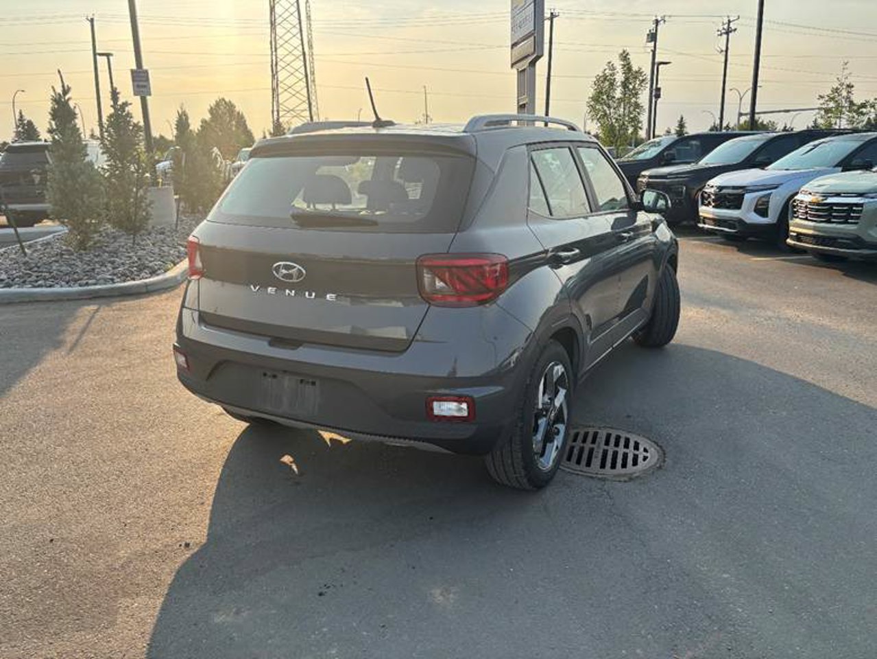 2025 Hyundai Venue Ultimate IVT w/Black Interior Grey Sherwood Park - photo #4