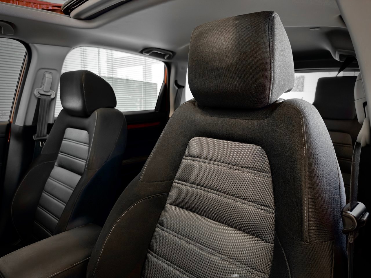 2017 Honda CR-V Red Notre-Dame-des-Prairies - photo #16