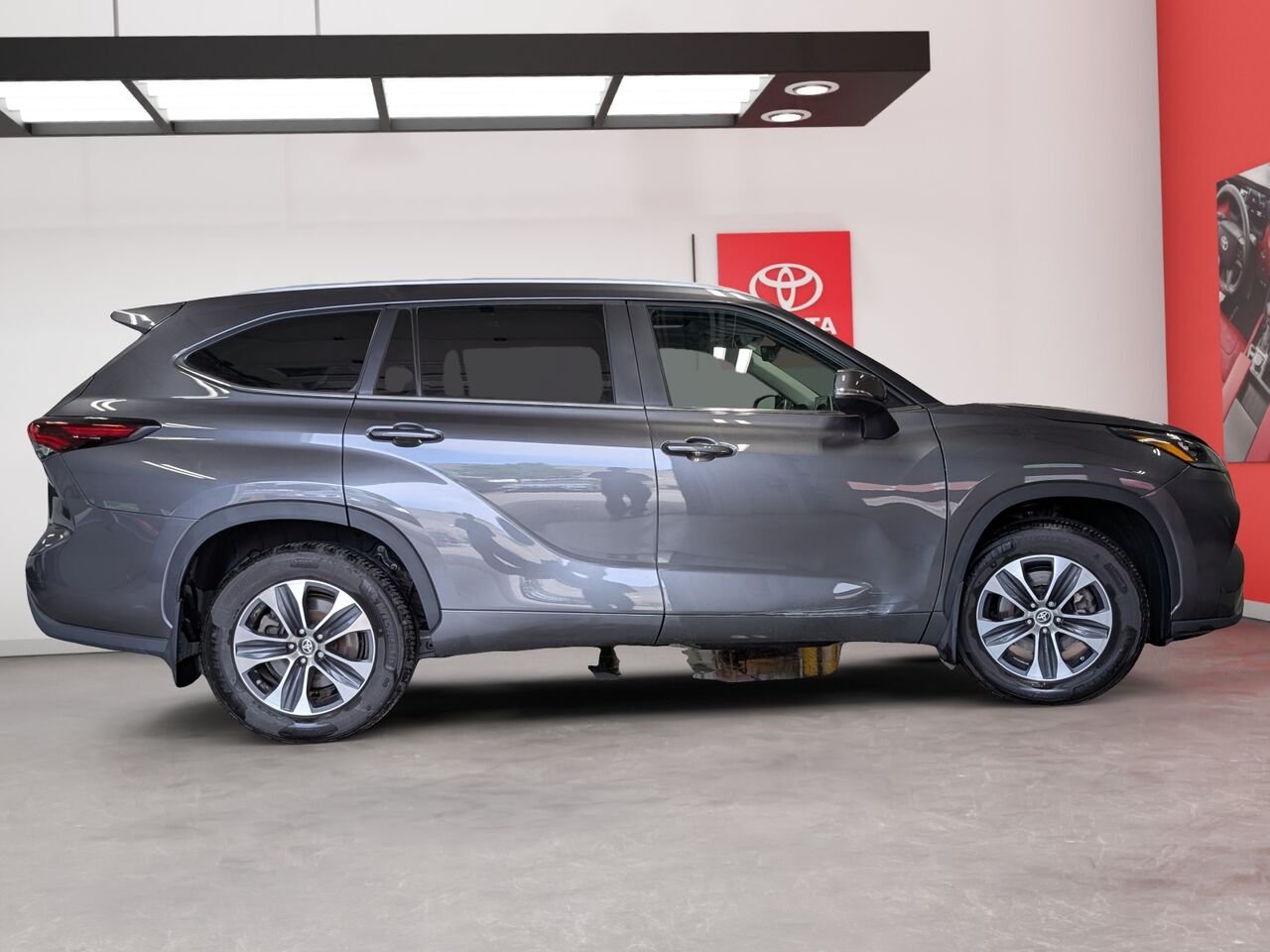 2024 Toyota Highlander 5TDKDRBH1RS553948 Magnetic Grey Metallic Sherbrooke - photo #2