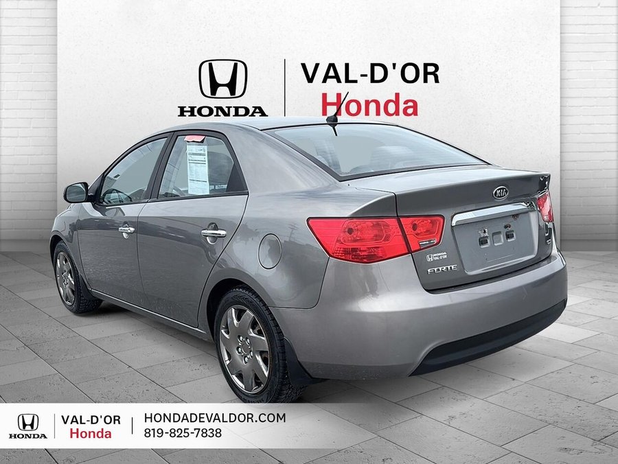 2012 Kia Forte 2012 Beige