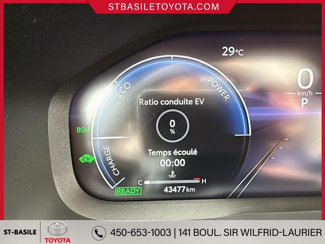 TOYOTA RAV4 Hybride 2023 Ciel argent métallisé avec toit noir Saint-Basile-le-Grand - photo #15