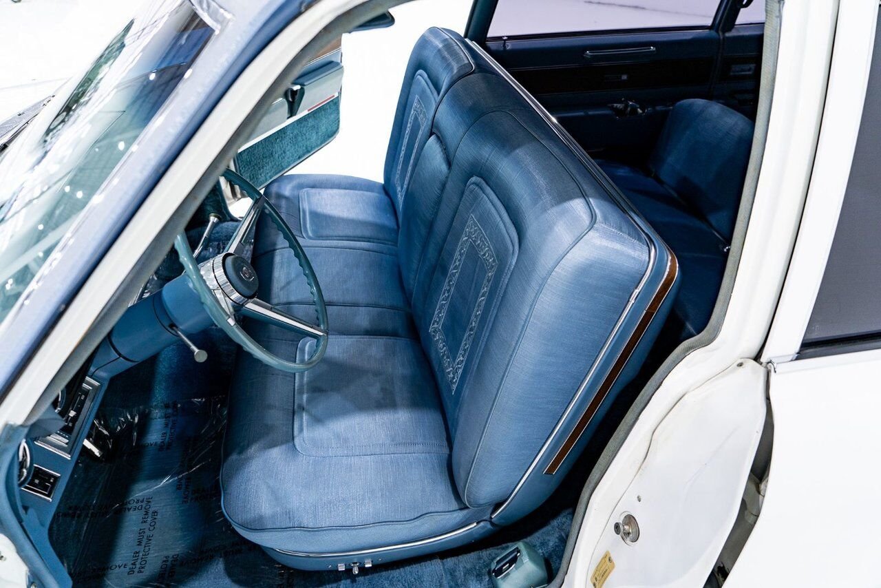Cadillac Fleetwood **PRICE IN USD** Factory Limo dual AC with only 18,892 miles 1966 Blanc Montréal - photo #66