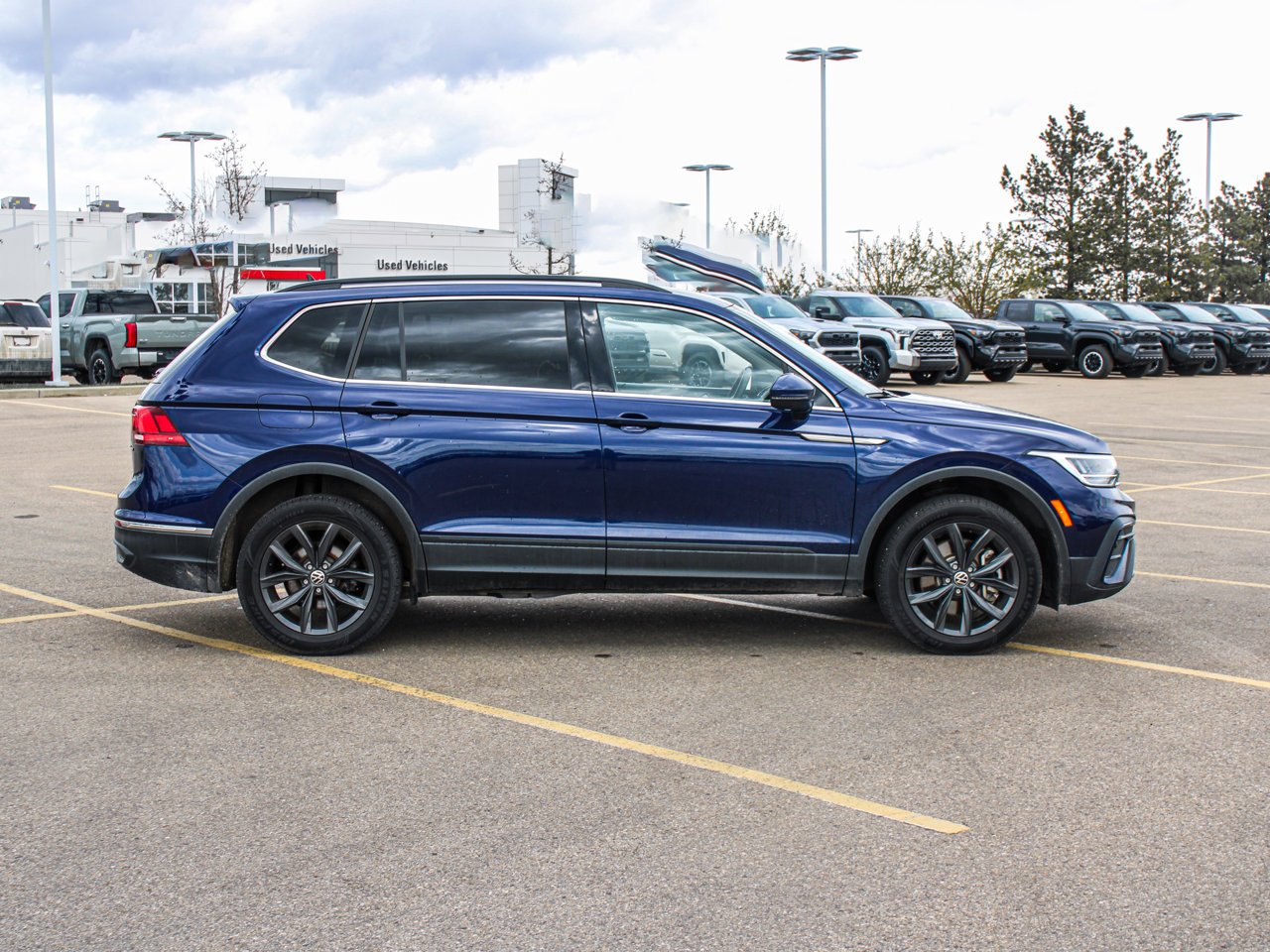 2024 Volkswagen Tiguan Comfortline 4MOTION Blue Sherwood Park - photo #9