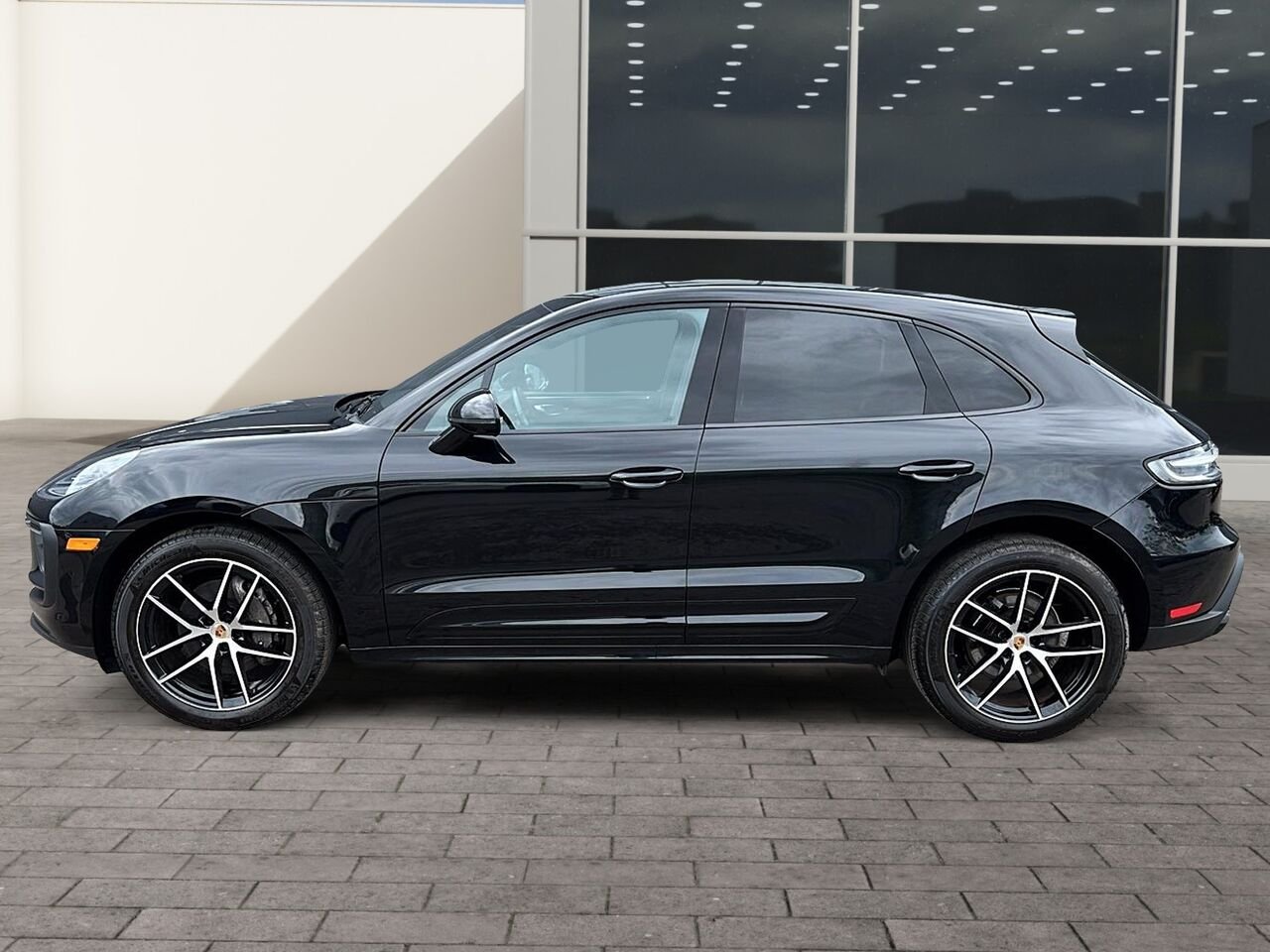 2023 Porsche MACAN Black Québec - photo #4