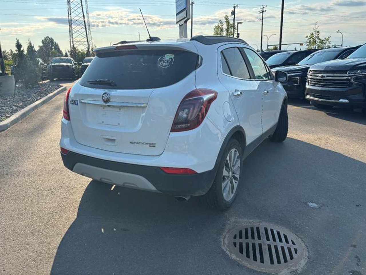 2020 Buick Encore AWD 4dr Preferred White Sherwood Park - photo #4