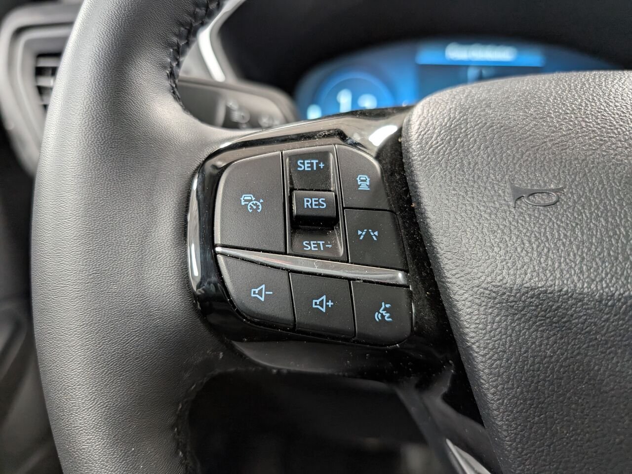 Ford Escape PLATINUM/AWD/SIÈGES CHAUFFANT/VOLANT CHAUFFANT/AC BIZONE 2025 Noir Sherbrooke - photo #13