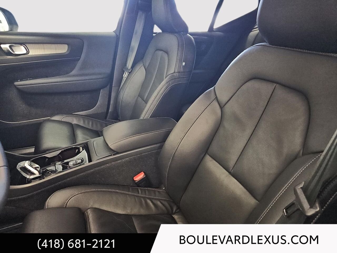 2024 Volvo XC40 Blue Quebec - photo #8