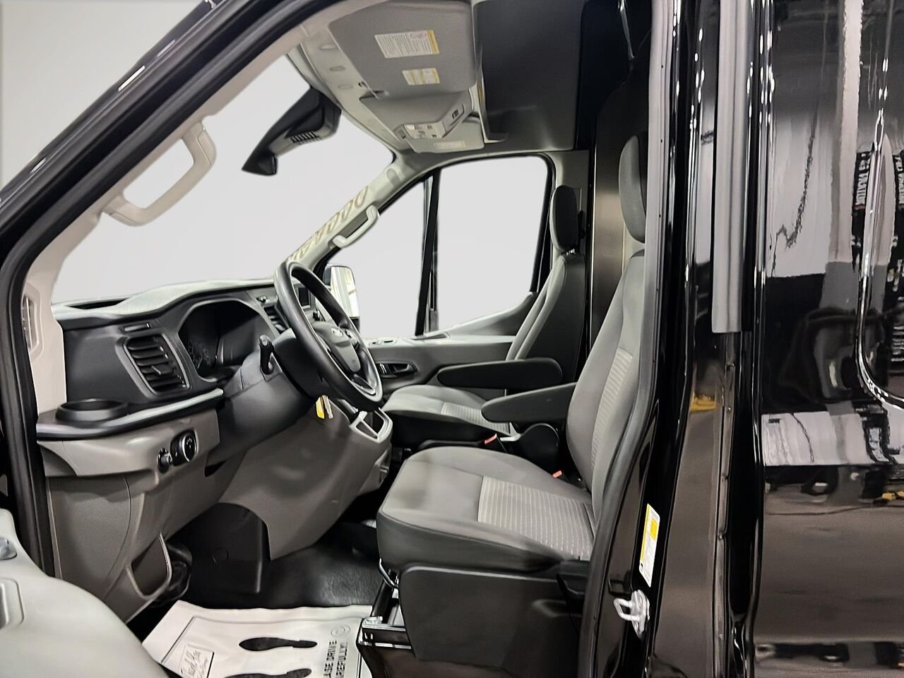 2025 Ford Transit fourgon utilitaire Black Québec - photo #8