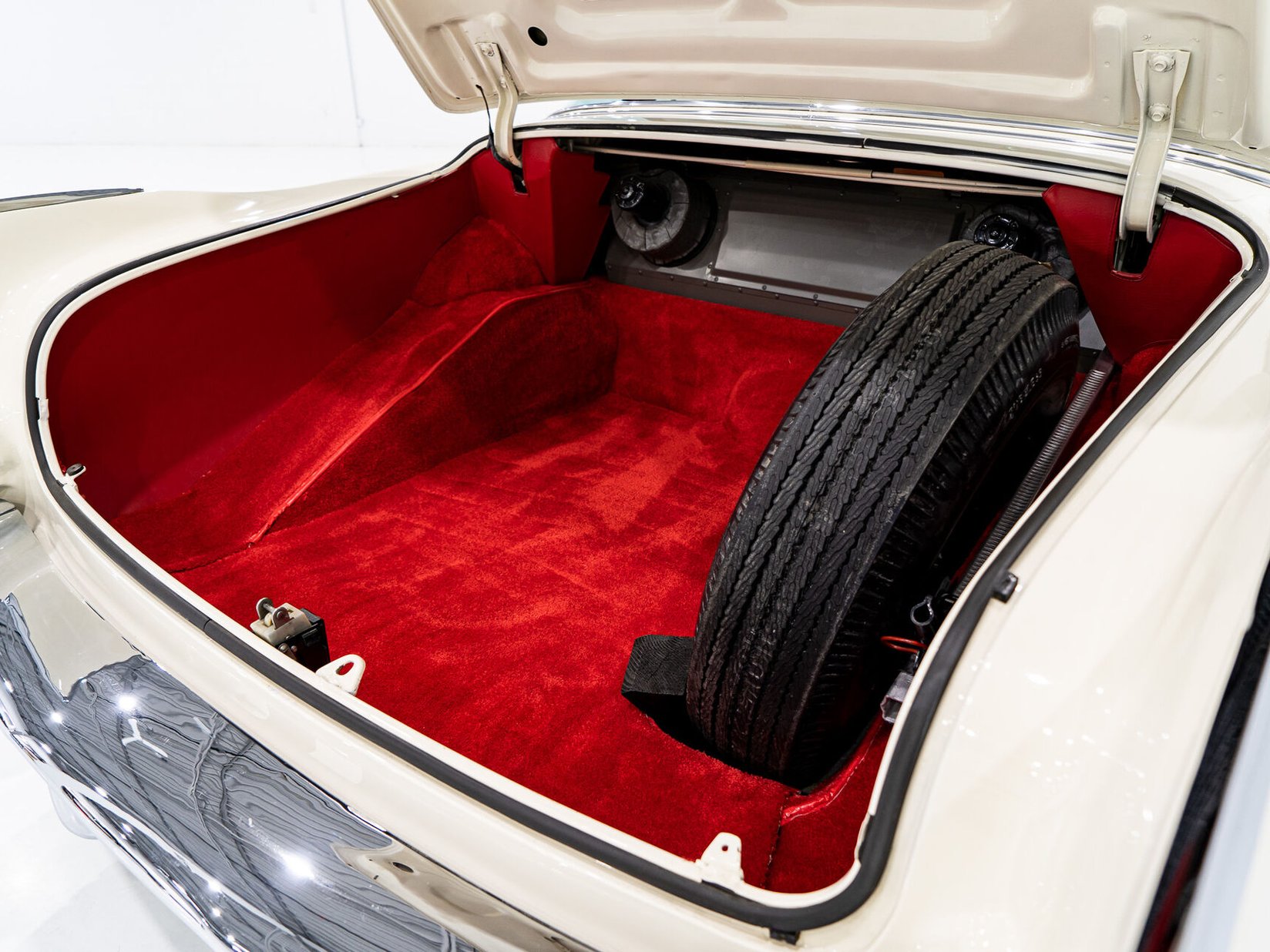 1956 Cadillac Eldorado Seville With Factory A/C | PRIX EN USD White Montreal - photo #88
