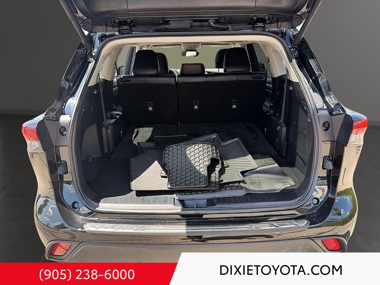 2024 Toyota Highlander XLE AWD / CLEAN CARFAX / HEATED SEATS / MOONROOF / ALLOY WHEELS / CARPLAY AND ANDROID AUTO Black Mississauga - photo #22