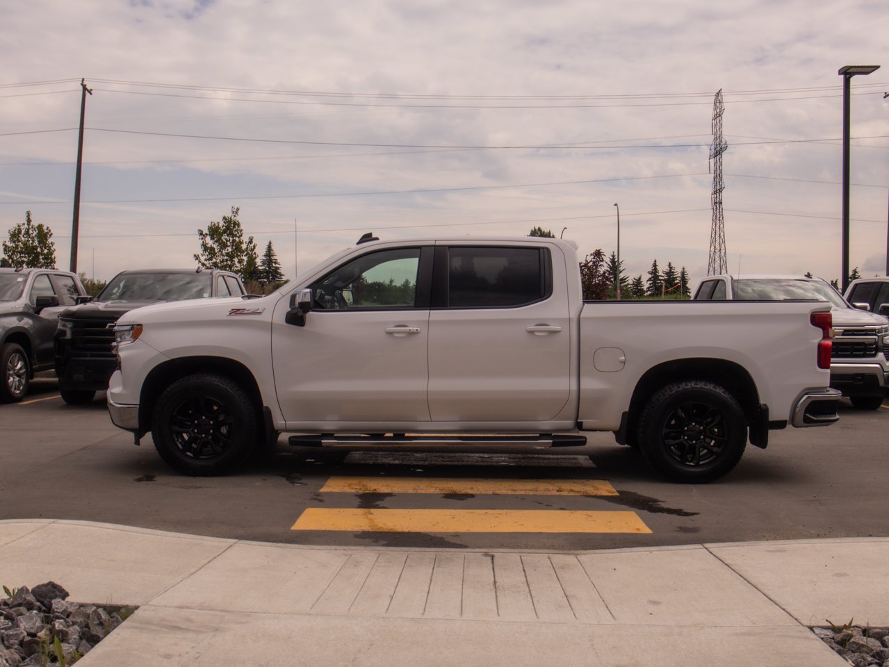 2024 Chevrolet Silverado 1500 4WD Crew Cab 147 LT White Sherwood Park - photo #6