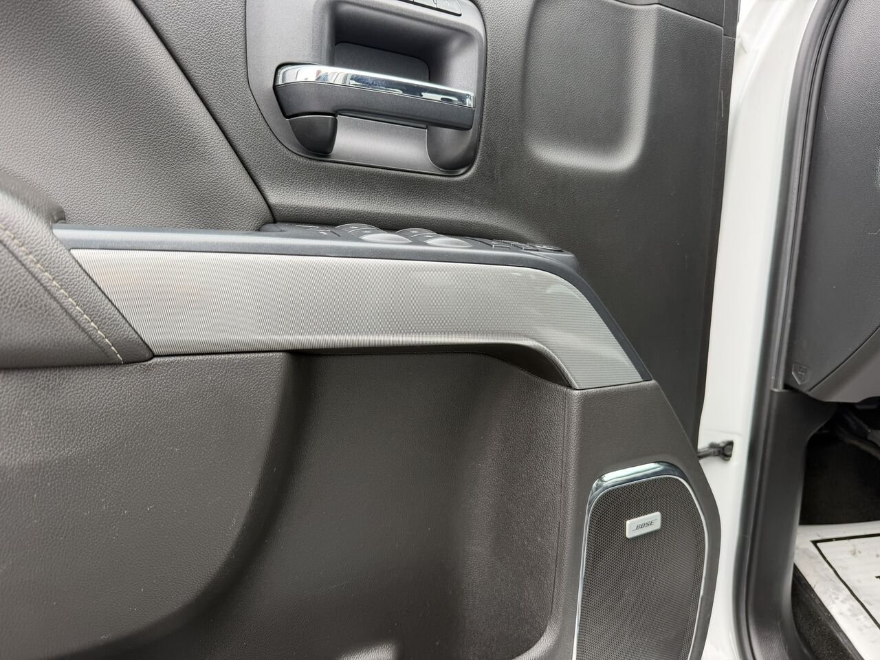 2017 Chevrolet Silverado 1500 2LTZ 5.3L ENCEMBLE Z71 QUAD CAB White Laval - photo #24