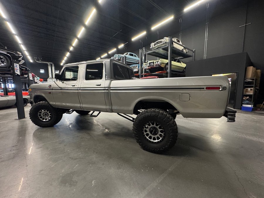1977 Ford F-250 1977 Silver