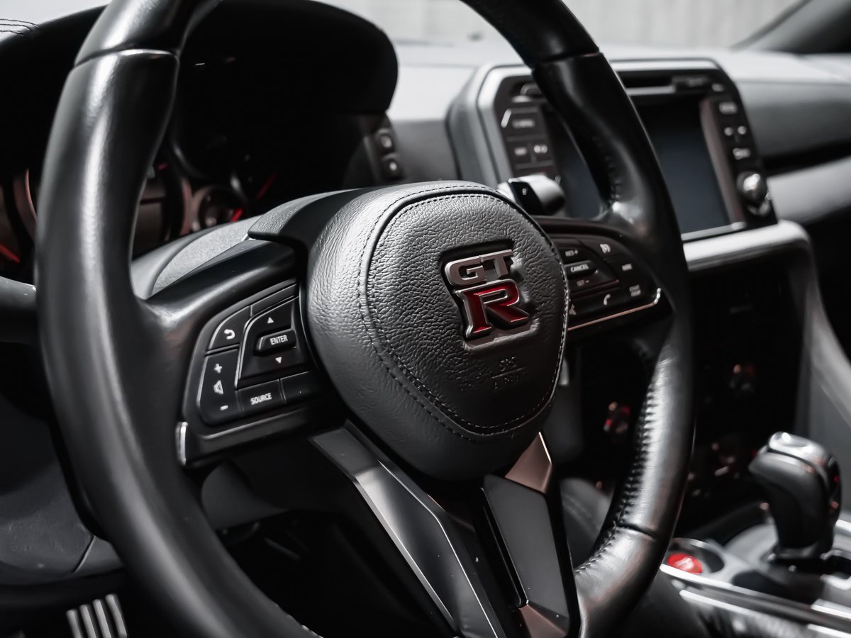 2023 Nissan GT-R PREMIUM White Montreal - photo #27