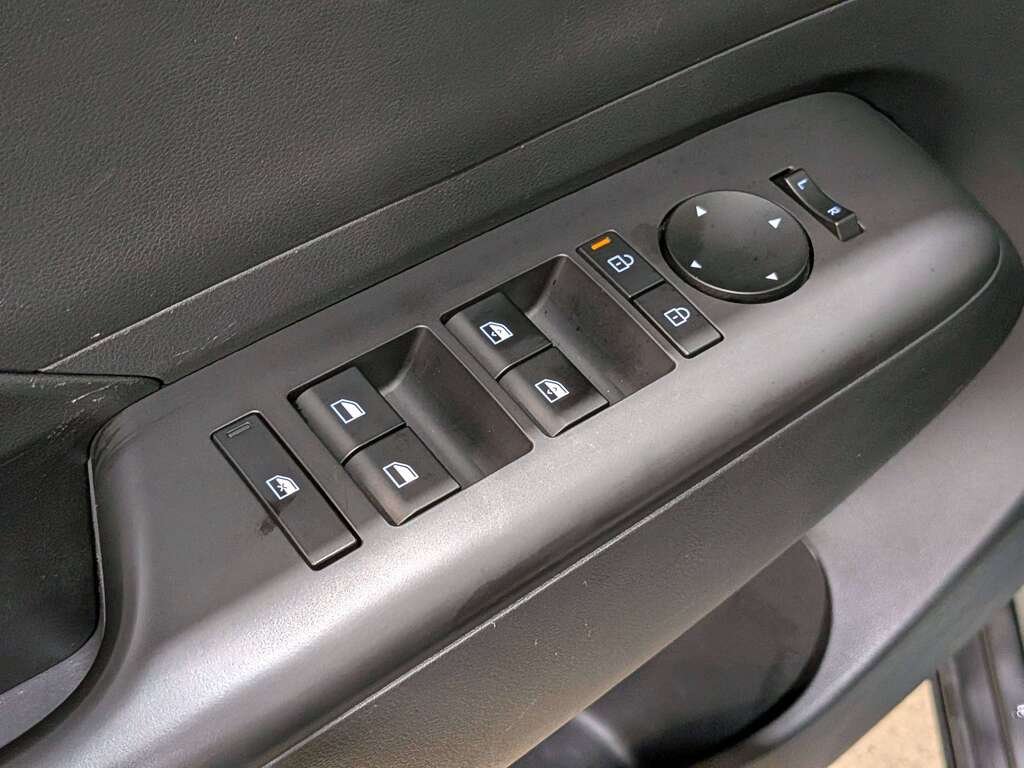 2024 Hyundai Kona 2.0L Preferred AWD Green Val-David - photo #32